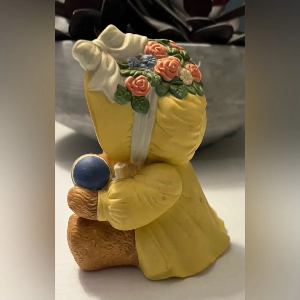 VTG Chapeau Noelle By Lucy Rigg “Alison” Bear Easter Egg Porcelain Figurine #755